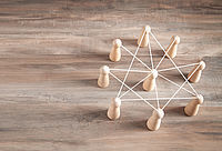 Spielfiguren symbolisieren ein Team