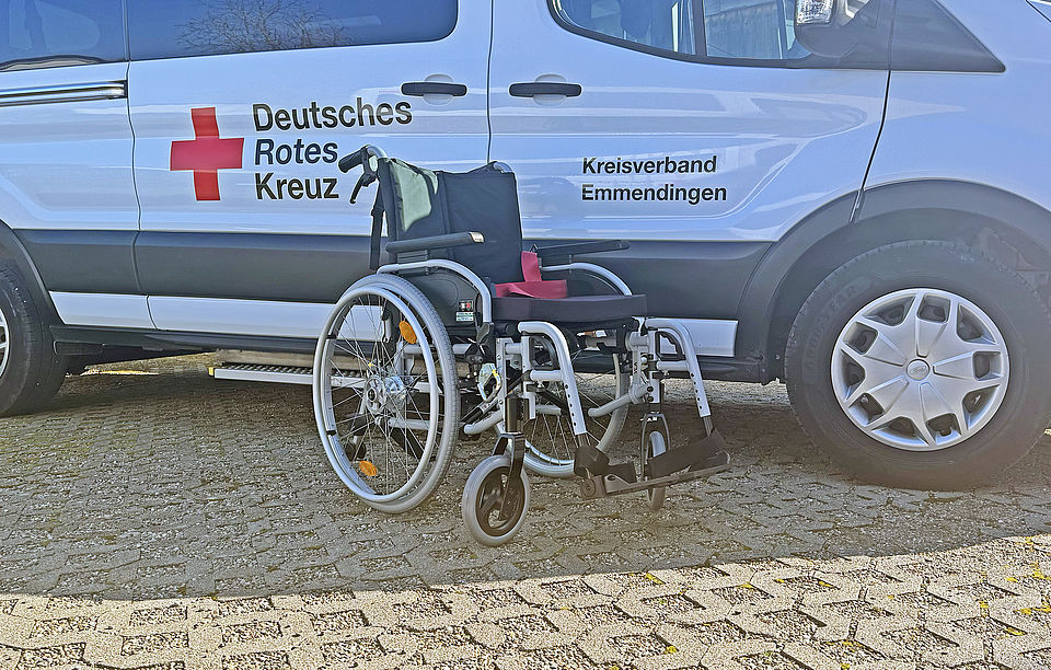 Rollstuhl mit Kraftknoten Rollstuhl mit Kraftknoten