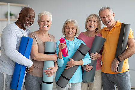 Seniorinnen und Senioren freuen sich auf die nächste Gymnastikstunde